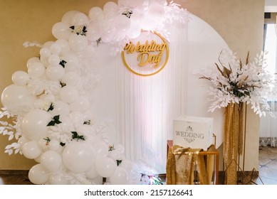 Arch Decorated With A Composition Of White Balloons, Flowers And Greenery In The Hall. Golden Autumn Decor In The Banquet Area At The Party. Decorations In Luxury Ceremony. Wedding Gift Box For Money.