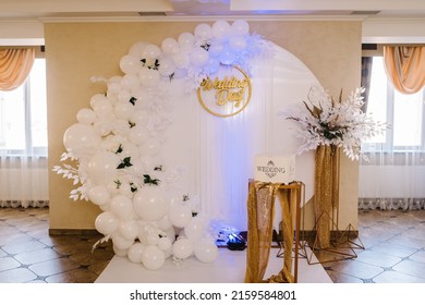 Arch Decorated With A Composition Of White Balloons, Flowers And Greenery In The Hall. Golden Autumn Decor In The Banquet Area At The Party. Decorations In Luxury Ceremony. Wedding Gift Box For Money.