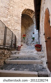 Arch In The Historic Center Of Castel Del Monte Abruzzo