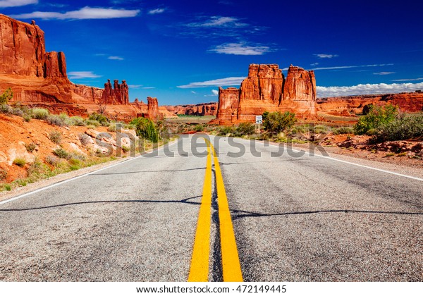Arches\
National Park is a US National Park in eastern Utah, known for\
containing over 2,000 natural sandstone\
arches.