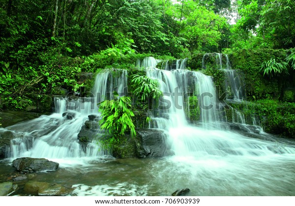 El Paisaje De Las Cascadas De Foto De Stock Editar Ahora 706903939