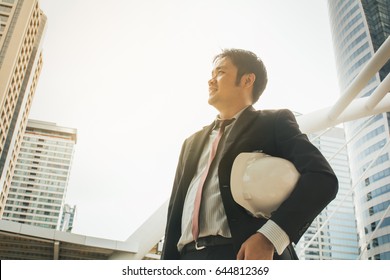 An Architect with white  hat looking up