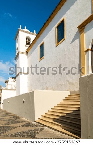 Architectural perspective of the side wall of La Merced Church with yellow-framed windows