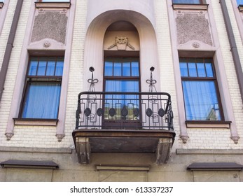 Architecture Of St. Petersburg Russia. Old Buildings In The City Center, Interesting Camera Angles.