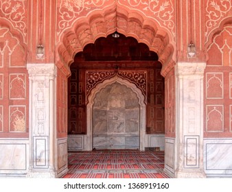 archway in jama masjid mosque in delhi india