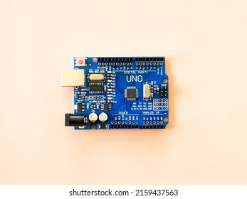 Arduino UNO R3 on Orose colored paper