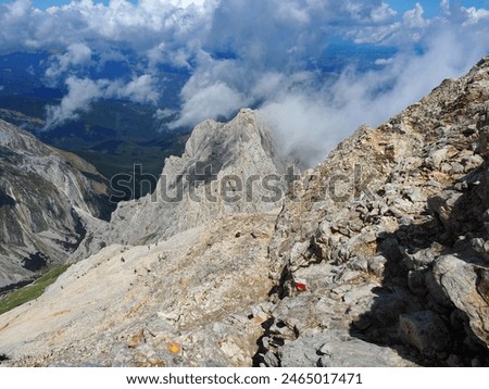 the arduous path that leads from Campo Imperatore to the summit of Corno Grande