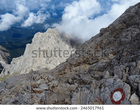 the arduous path that leads from Campo Imperatore to the summit of Corno Grande