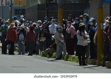 Arequipa, April 11, 2021: Citizens Approach The Voting Centers In The Peruvian Electoral Elections, In Some Places Long Lines Formed