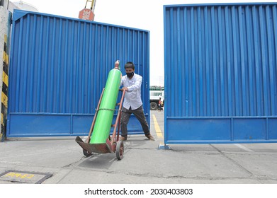 Arequipa, Peru; February 18, 2021: Relatives Of Covid Patients Queue To Buy Oxygen In The Industrial Center Of Arequipa.