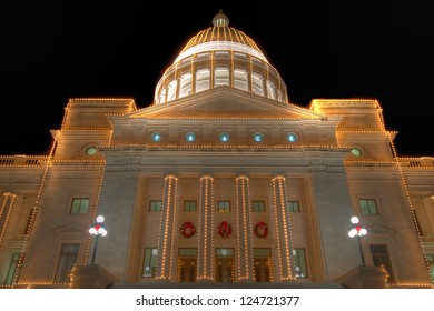 Arkansas state capitol exterior decorated for Christmas.