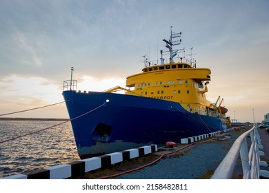 ARKHANGELSK, RUSSIA - Feb 09, 2022: A View Of An Icebreaker Boat In The Harbor Of Arkhangs City In Northern Divina