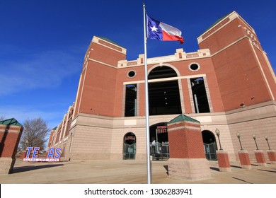 Arlington, Texas, USA-03 January 2017：Globe Life Park in Arlington, Texas. Formerly known as Rangers Ballpark in Arlington, the ballpark is home to The Texas Rangers baseball team.