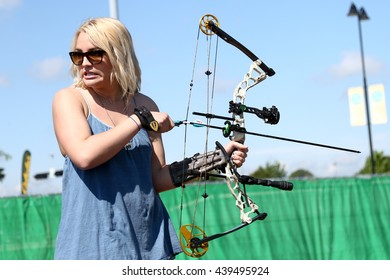 ARLINGTON, TX - APR 18:  Jamie Lynn Spears Participates At The ACM & Cabela'??s Great Outdoor Archery Event At The Texas Rangers Youth Ballpark On April 18, 2015.