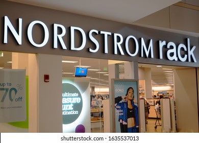 Arlington, TX/US Jan 2020: Nordstrom Rack Storefront Entrance. Nordstrom Rack Is A Popular Clothing Store 