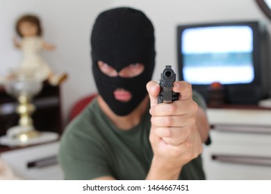 Armed robber entering a private property 