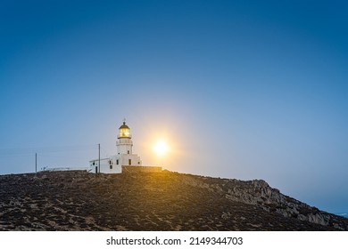Armenistis Leuchtturm, ein Symbol der griechischen Insel Mykonos in Cyclades Archipelago, Ägäisches Meer, Griechenland.