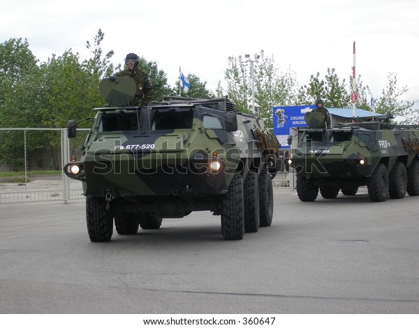 Army\
vehicles