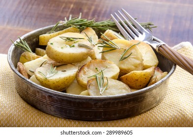 Aromatic Herbs Roasted Potatoes With Rosemary