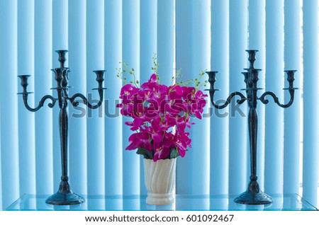 The arrangement of empty pots and beautiful candlesticks.