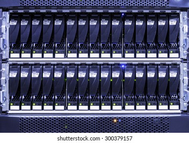 Array disk storage in data center