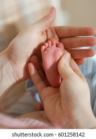 Arrival Little Feet In Mother Hands, Newborn Tiny Feet Massage, Neonate Care, Little Stranger, Maternity Ward In The Hospital, Natural Home Childbirth