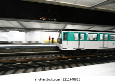 Arrival Of A Parisian Subway In A Parisian Metro (metropolitain) Station (Passy, Line 6) In Paris, France On September 16, 2022.