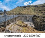 Art deco streetlamps line the top of the concrete wall of the Owyhee Dam, Oregon, USA