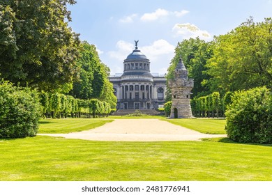 The Art and History Museum located in the Park of the Fiftieth Anniversary, Brussels, Belgium. Translation: "The arts"