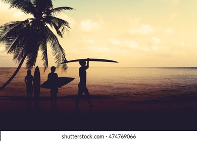 Art Photo Styles Of Silhouette Surfer On Beach At Sunset - Vintage Color Tone