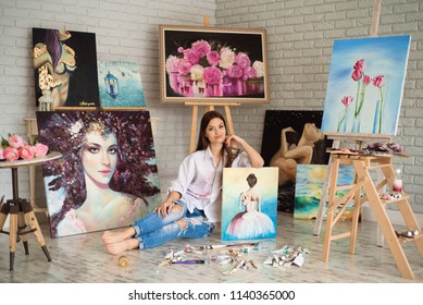  Art School Student Girl With Her Painting On Exhibition Show In A Studio