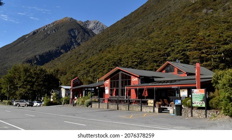 Arthur's Pass, New Zealand - 11th Of December 2015: The Roadside Store Along The State Highway 73.  