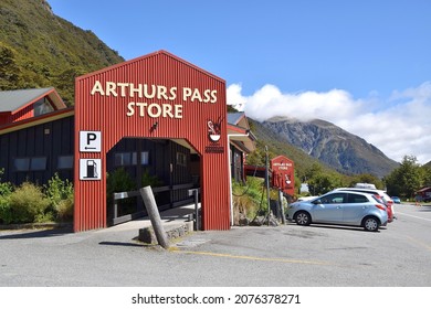 Arthur's Pass, New Zealand - 11th Of December 2015: The Roadside Store Along The State Highway 73.  