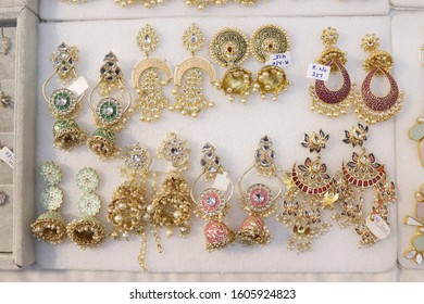 144 Gold Jewellery Photoshoot Images, Stock Photos & Vectors 