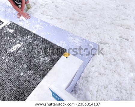 artificial snow provides a fun and engaging experience for children, allowing them to enjoy the wonders of winter and fostering their creativity and imagination. Whether it's for play, learning, or cr