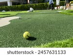 Artificial turf golf course. The green grass and ball colors are pretty. The screen angle is also very good.
