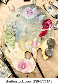 Artist palette, Paint, Paintbrushes, Painttubes, Oilpaint, Color mixing