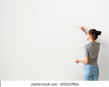 Artist woman painting the wall - Powered by Shutterstock