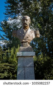 Arturo Prat Sculpture, Angol