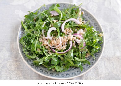 Arugula Salad With Spelt And Onions