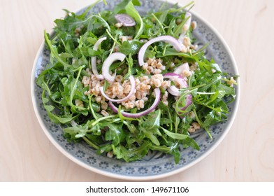 Arugula Salad With Spelt And Onions