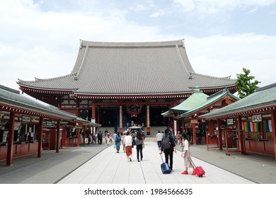 Asakusa, Tokyo, Japan - May 1 2021: Sensoji Temple A Main Tourist Attraction Looking Sparse In The Afternoon. Many Stores Along Nakamise Dori Are Closed Due To Covid 