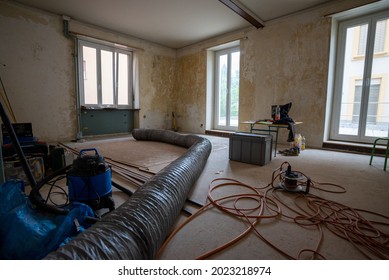 Asbestos removal in apartment 1