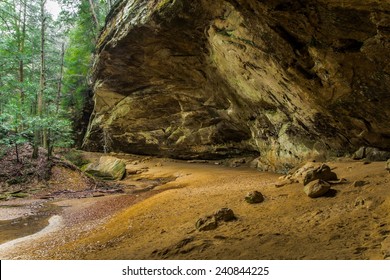  Ash Cave located in Hocking Hills State Park is a popular destination for hikers and outdoor enthusiasts. Logan,  Ohio.