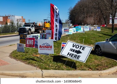 Asheville, North Carolina - 21 February 2020: A Sign Indicating Vote Here During The North Carolina Early Voting Prior To Super Tuesday.