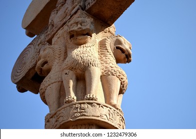 Ashoka Pillar At The Gate Of The Great Stupa (Stupa No1) At Sanchi, Bhopal, Madhya Pradesh. It Is The Oldest Structure By The Emperor Ashoka The Great Of The Maurya Empire In The 3rd Century BC