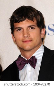 Ashton Kutcher At The 2010 People's Choice Awards Press Room, Nokia Theater L.A. Live, Los Angeles, CA. 01-06-10