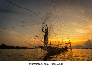 Asia Fishermen On Boat Fishing Lake Stock Photo 404069515 | Shutterstock