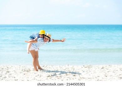 Asia Happy Family Have Fun Fly On The Beach For Leisure And Destination.  Family People Father And Girl Tourism Travel Enjoy In Summer And Holiday, Copy Space And Banner. Travel And Family Concept