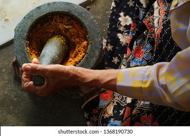 The asia old woman pounding spices together in the stone mortar for cooking.
Mixed spices activities within the Asian kitchen. - Powered by Shutterstock